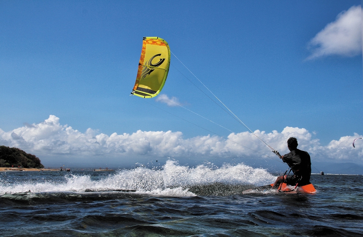 Kitesurfing at Arugam Bay